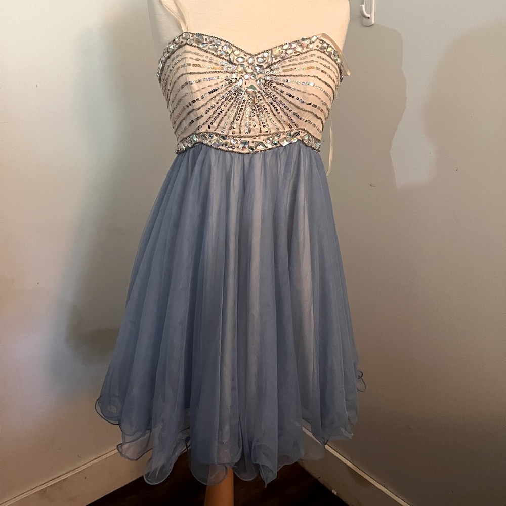 Beautiful beaded formal Blondie Nites mini dress size 5